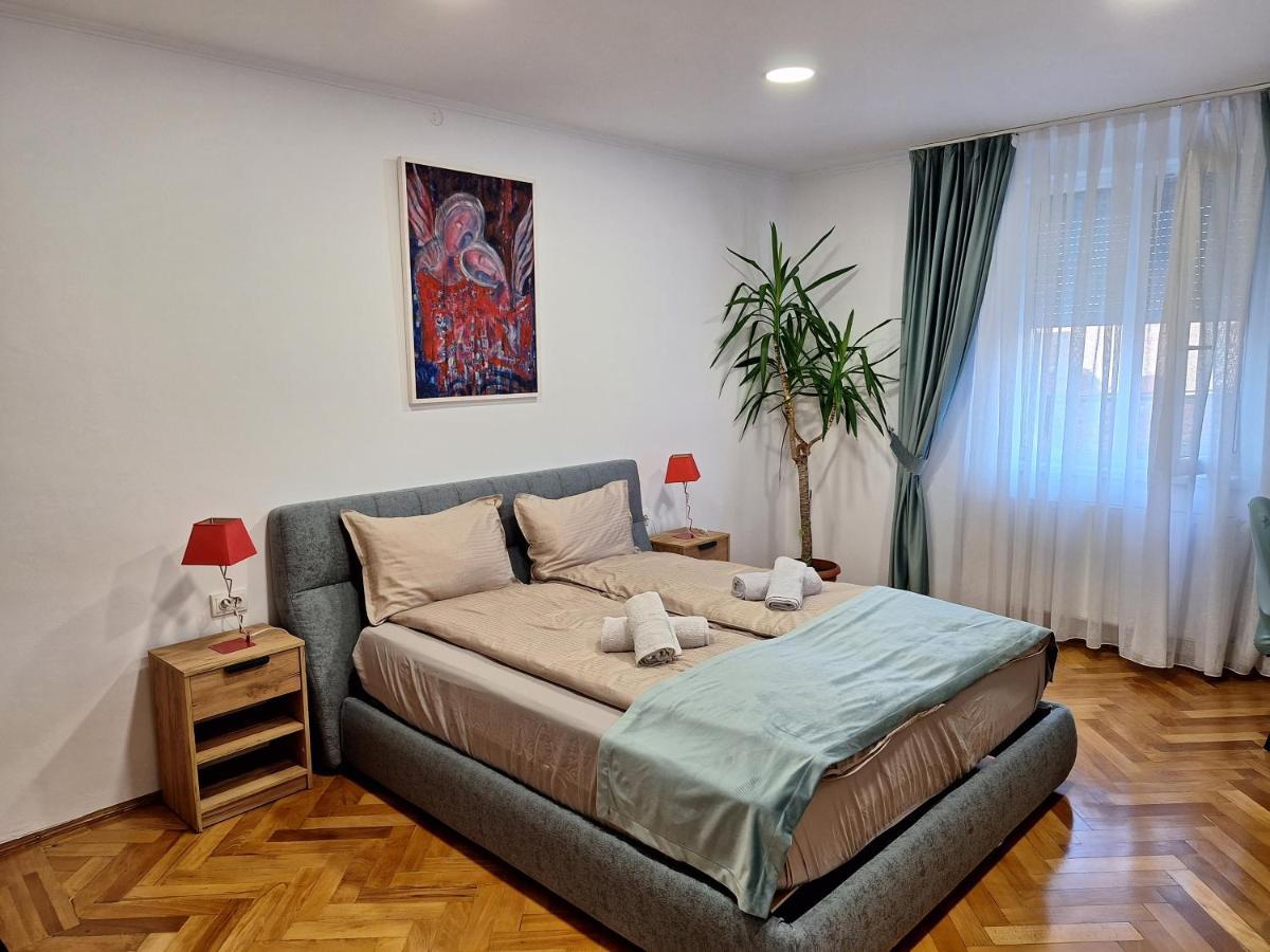 אורדאה Black Eagle Central Unirii Square, 2 King Size Bedrooms, Free Private Parking מראה חיצוני תמונה