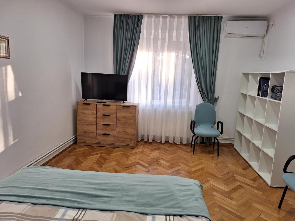 אורדאה Black Eagle Central Unirii Square, 2 King Size Bedrooms, Free Private Parking מראה חיצוני תמונה
