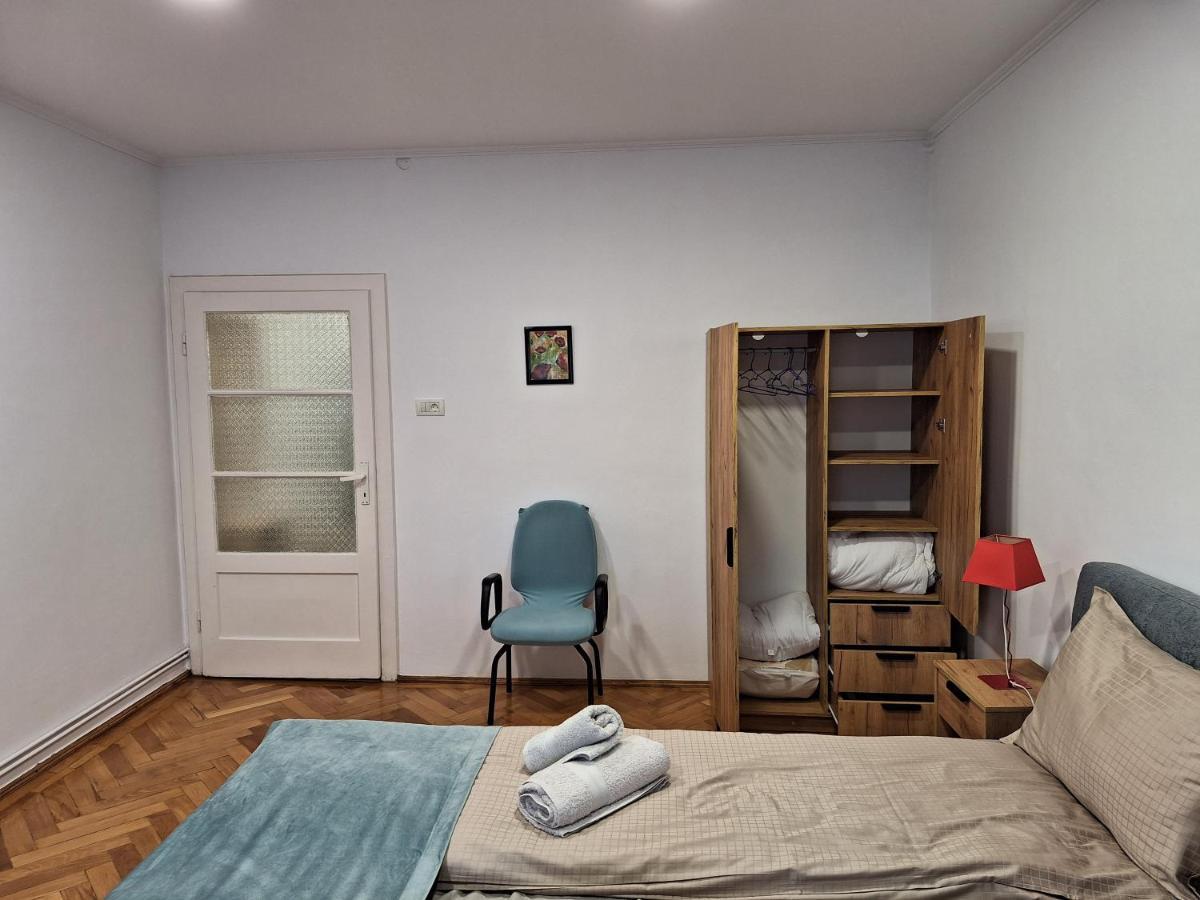אורדאה Black Eagle Central Unirii Square, 2 King Size Bedrooms, Free Private Parking מראה חיצוני תמונה