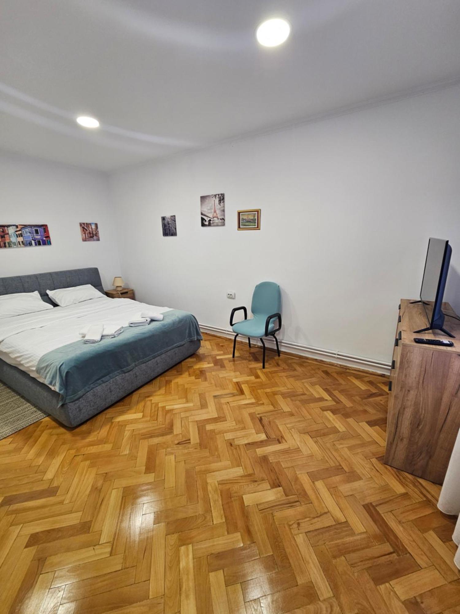 אורדאה Black Eagle Central Unirii Square, 2 King Size Bedrooms, Free Private Parking מראה חיצוני תמונה